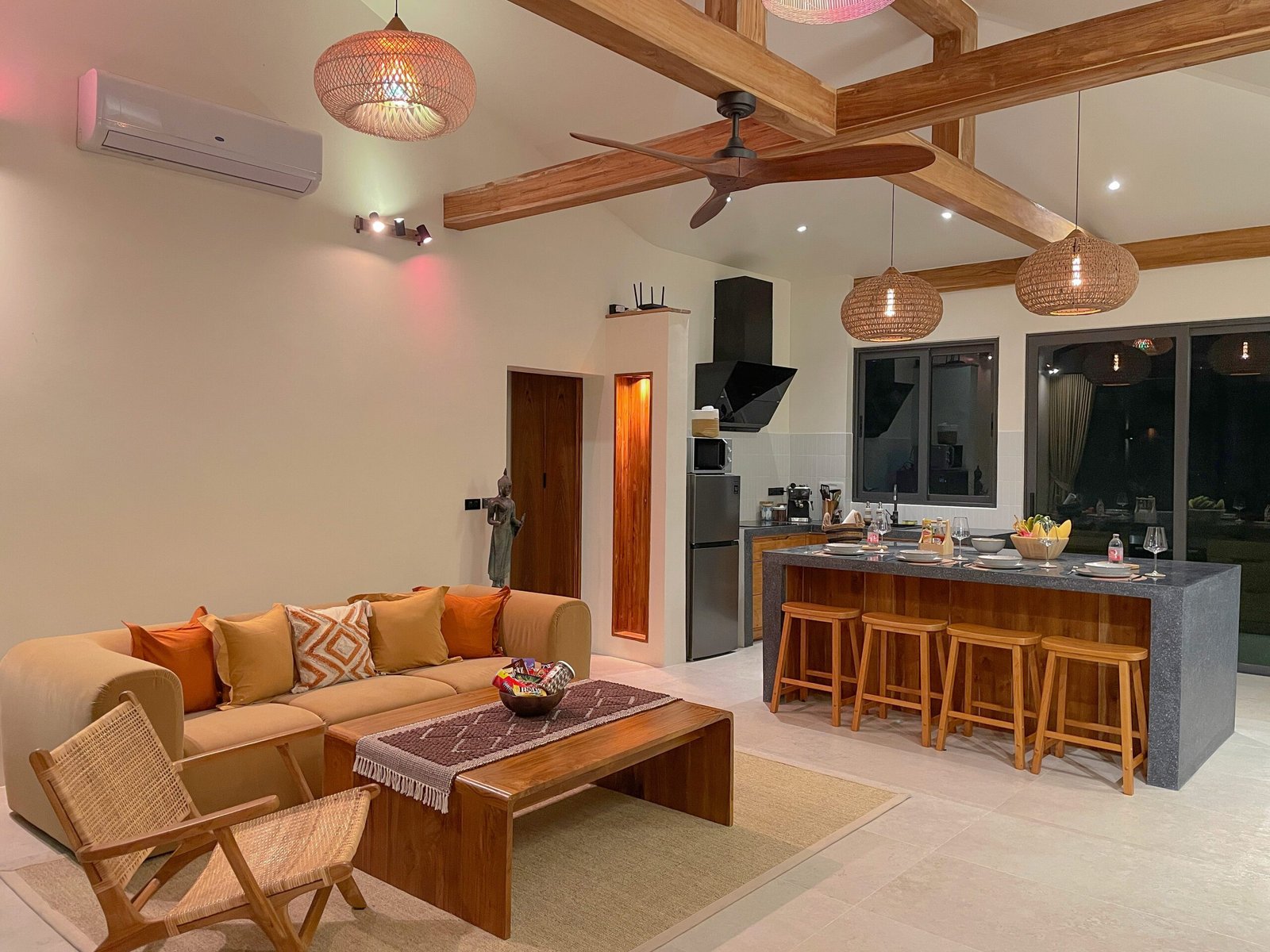 Living room and kitchen at Villa Altura in the evening