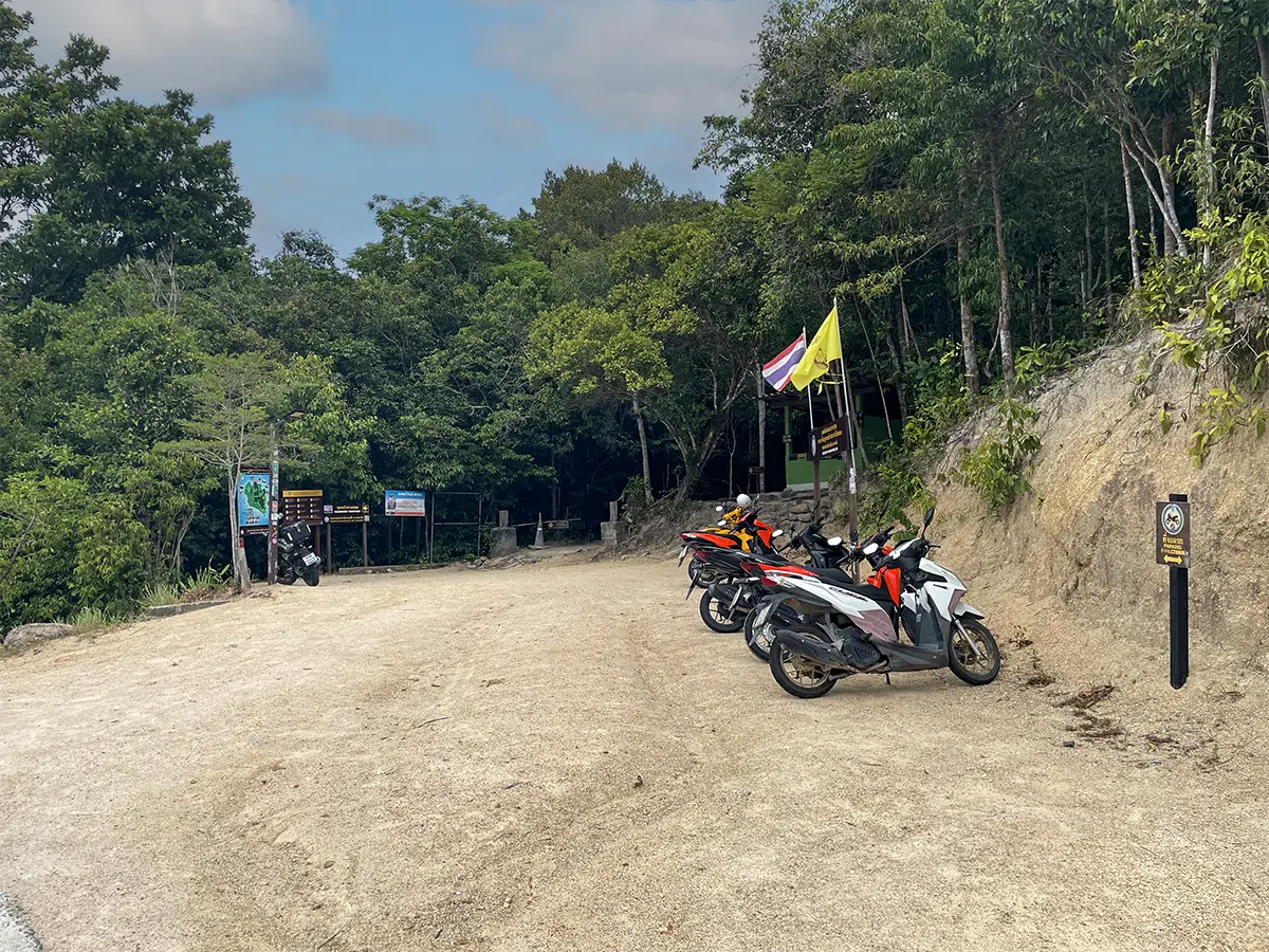 Bottle Beach trail start Haad Khom Koh Phangan jungle path